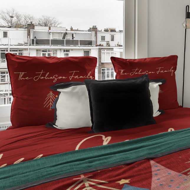 Deep Red & Gold Family Name Merry Christmas  Accent Kussen (Creator heeft geüpload)