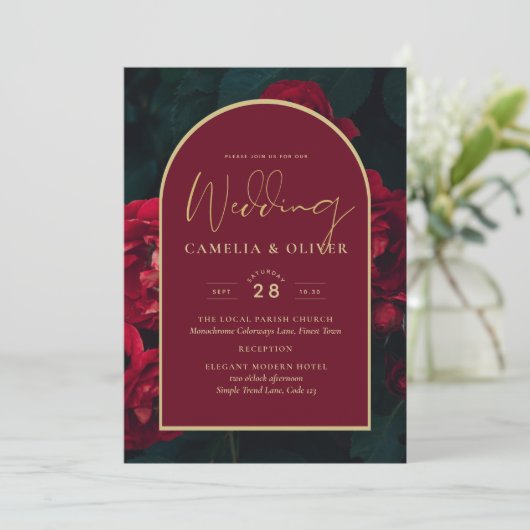 Deep Red Roses Forest Green Winter Wedding Kaart (Staand voorkant)