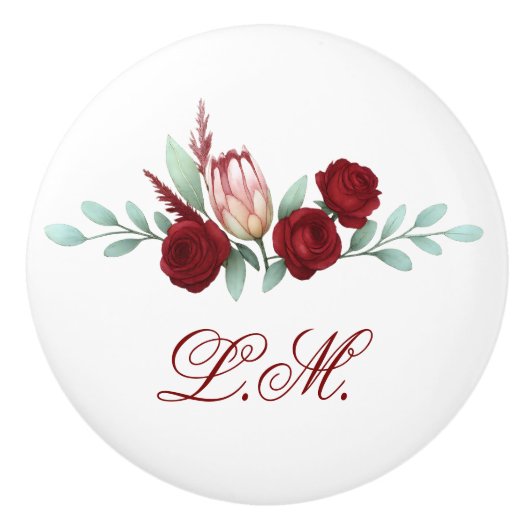 Deep Red Roses & Protea Floral Script Monogram Keramische Knop (Voorkant)