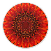 Deep Red Rudbeckia Floral Mandala Keramische Knop (Voorkant)