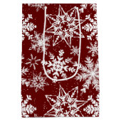 Deep Red Winter Wonderland Sneeuwvlokpatroon Medium Cadeauzakje (Achterkant)