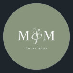Deep Sage Green Monogram Wedding Envelope Seal Ronde Sticker<br><div class="desc">Voeg een vleugje sophisticatie en persoonlijke charme toe aan uw huwelijkscorrespondentie met onze Deep Sage Green Monogram Envelope Seals. Perfect voor een modern en elegant huwelijksthema,  deze zegels zorgen voor een verfijnde afwerking die uw uitnodigingen zal opvallen.</div>