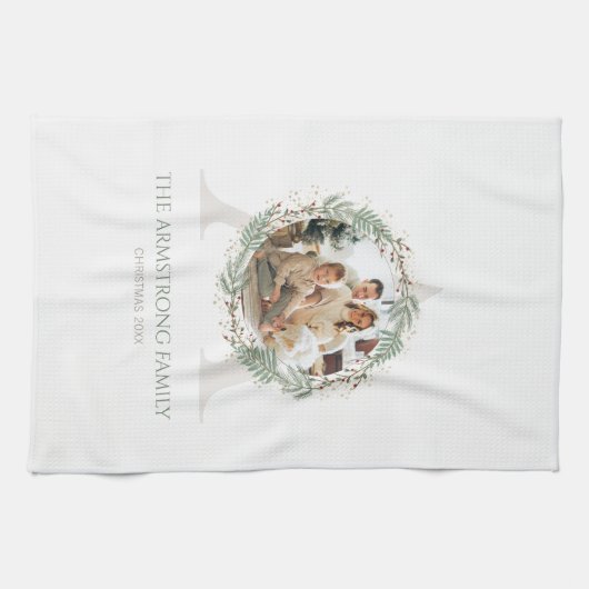 Deep Sage Wreath Monogram Home Accent Theedoek (Horizontaal)