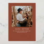 Deep Terracotta & Gold Wedding | Minimalist Photo Folie Uitnodiging (Achterkant)