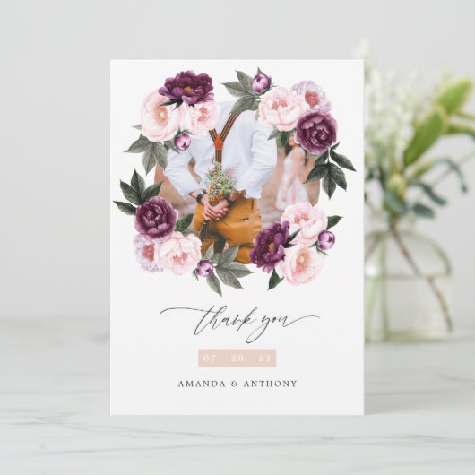 Deep Velvet en Blush Roze Bloemen Bruiloft Foto Bedankkaart (Staand voorkant)