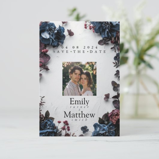 Deep Woodland Romance Bruiloft Save The Date (Staand voorkant)