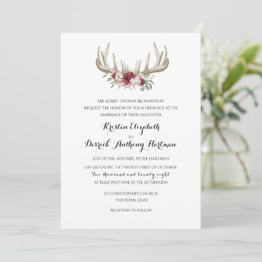 Deer Antlers Burgundy Floral Wedding Kaart (Staand voorkant)