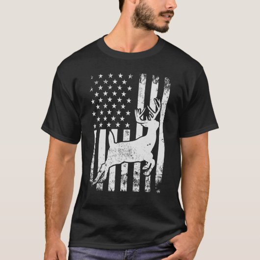 Deer Bow Hunting Whitetail Hunter American Flag Di T-shirt (Voorkant)