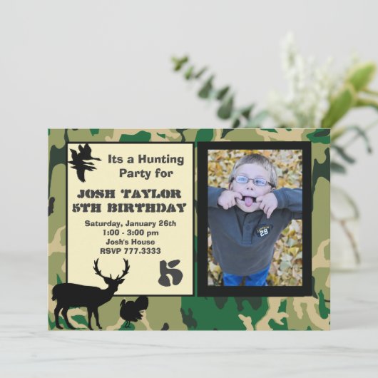 Deer Camo Hunting Birthday Invitation Kaart (Staand voorkant)