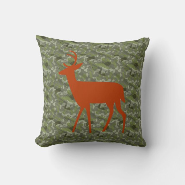 Deer Crossing Silhouette op Camo Kussen (Voorkant)