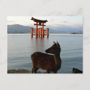 Deer en Big Red Gate in Miyajima in Japan Briefkaart