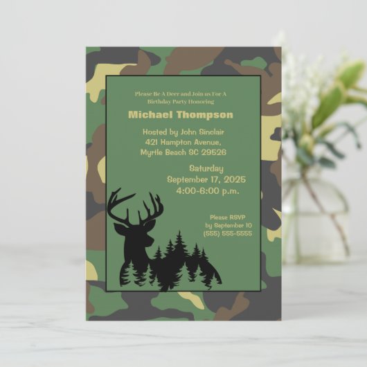 Deer Hunter Camouflage Birthday Uitnodiging (Staand voorkant)