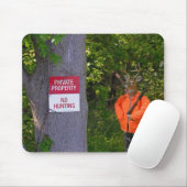 Deer hunter met geweer in bossen muismat (Met muis)