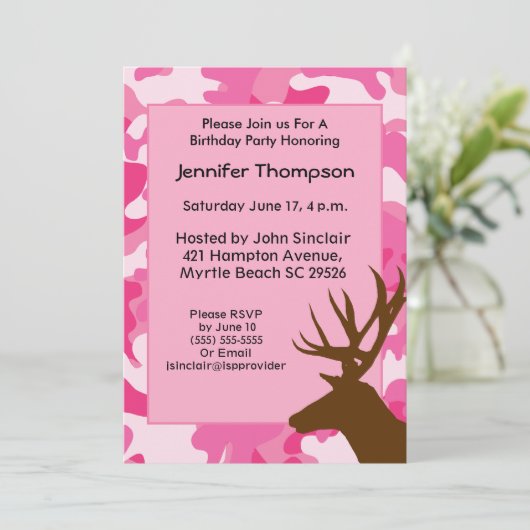 Deer Hunter Pink Camouflage Birthday Uitnodiging (Staand voorkant)