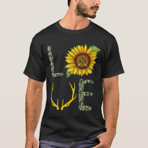 Deer Hunting Love Camouflage Pattern Pistool Corns T-shirt