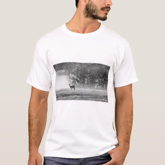 Deer in an autumn morning t-shirt (Voorkant)