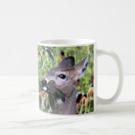 Deer in de tuinen na de vorst koffiemok