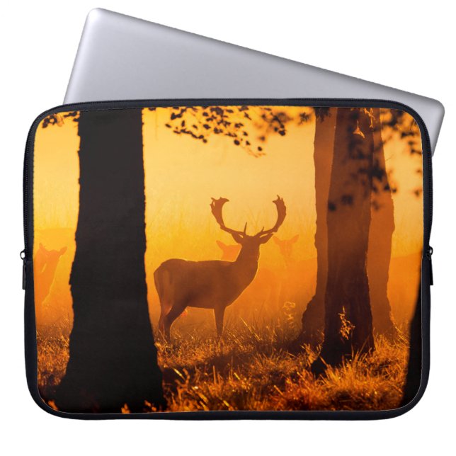 Deer in een deense boshert, mooi herfst, denma laptop sleeve (Voorkant)
