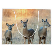 Deer in een veld large cadeautasje (Achterkant)