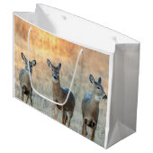 Deer in een veld large cadeautasje (Voorkant Gekanteld)