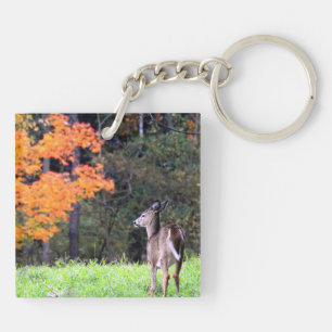 Deer in het veld sleutelhanger