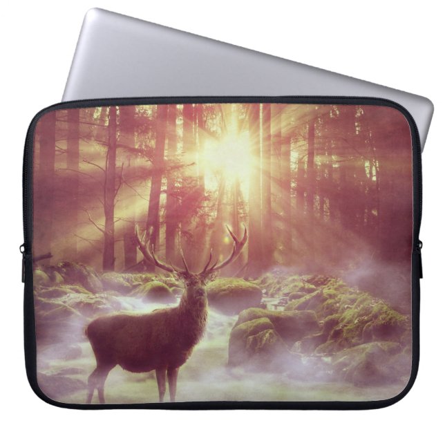 Deer in Misty Bossen op Sunset Natuur Artwork Laptop Sleeve (Voorkant)