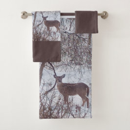 Deer in Winter Snow Brown en Grey Bad Handdoek