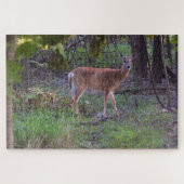 Deer loopt door het bos legpuzzel (Horizontaal)