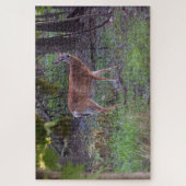 Deer loopt door het bos legpuzzel (Verticaal)