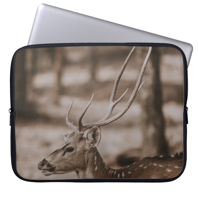DEER MET ANTLERS LAPTOP SLEEVE (Voorkant)
