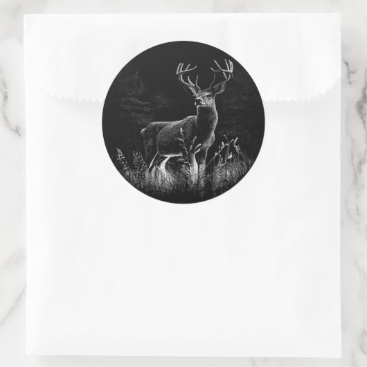 Deer met geweien per veld en boom ronde sticker (Tas)
