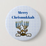 Deer met Menorah Antlers Chrismukkah Button<br><div class="desc">Hier is een leuke knop om te draag tijdens het vakantieseizoen op het werk, thuis of bij een familievergadering. Mijn rendier is uitgerust met geweien als een Menorah. Hieronder staat "Merry Chrismukkah". U kunt die tekst veranderen of verwijderen als u deze knoop voor een verschillend doel wilt. Ik verkoop dit...</div>