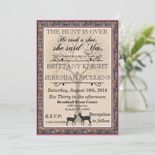 Deer Pink en Camouflage Wedding Uitnodiging (Staand voorkant)