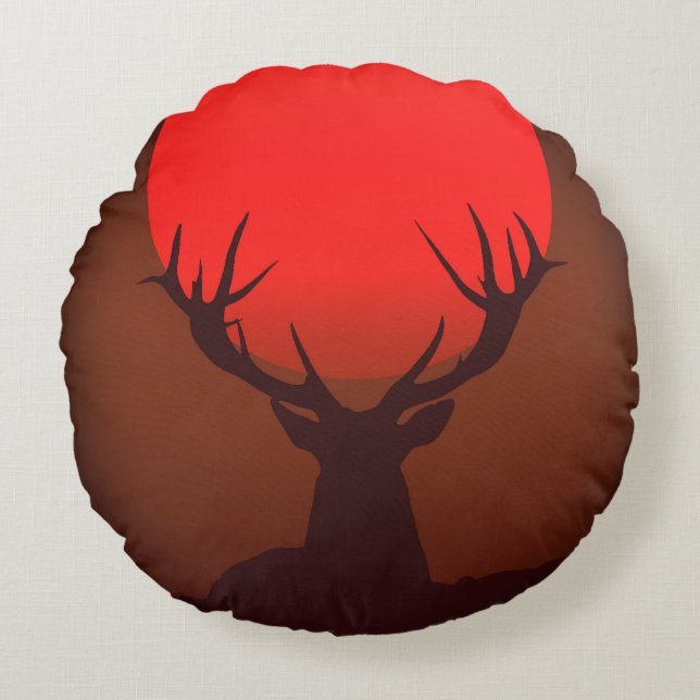 Deer Silhouette with Fiery Red Sunset Rond Kussen (Voorkant)