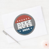 DEEZ NUTS 2024 RONDE STICKER (Envelop)
