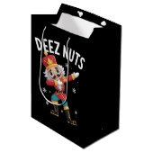 Deez Nuts Notenkraker Noot Grappige Kerstmis Medium Cadeauzakje (Voorkant Gekanteld)