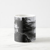 Defiant Gaze – Zwart-wit Portret Mok (Center)