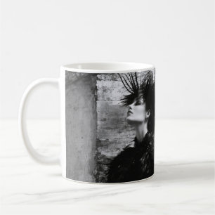Defiant Gaze – Zwart-wit Portret Mok