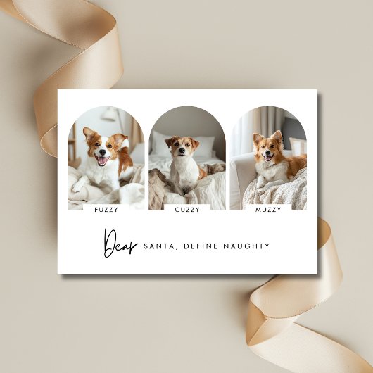 Definieer Naughty Christmas Arch Dog foto met naam Feestdagenkaart