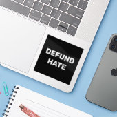 "Defund Hate" stop haat zwart wit Sticker (Laptop met iPhone)
