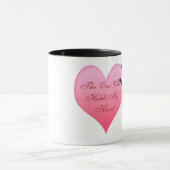 Degene die mijn hart Mok vasthoudt (Midden)