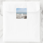 dekhuis met adirondack-stoelen en vierkante sticker (Tas)