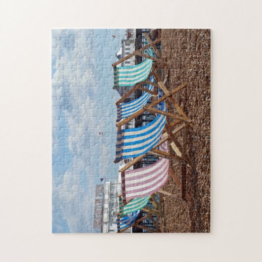 Dekkelstoelen op het strand in Brighton. Legpuzzel (Verticaal)
