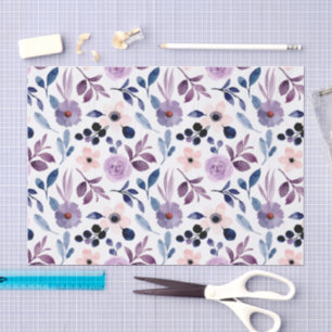 Delaat bloemendesign met marine lavendelbladeren tissuepapier