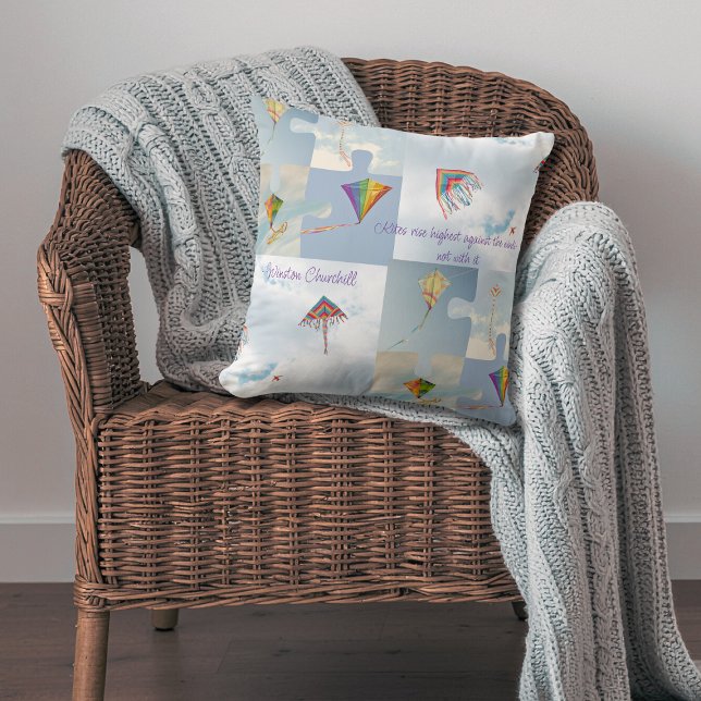 Delaware Kites Throw Pillow – Inspirational Quote  Kussen (The coastal state of Delaware is a great place to fly kites. Bring this fun accessory to your home! )