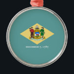 Delaware State Flag Design Decor Metalen Ornament<br><div class="desc">Hier is een Delaware State Flag Design-decor die wordt aangeboden op een verscheidenheid aan populaire producten. Een geweldig cadeauidee voor alle gelegenheden en iedereen voor een bezoek.</div>