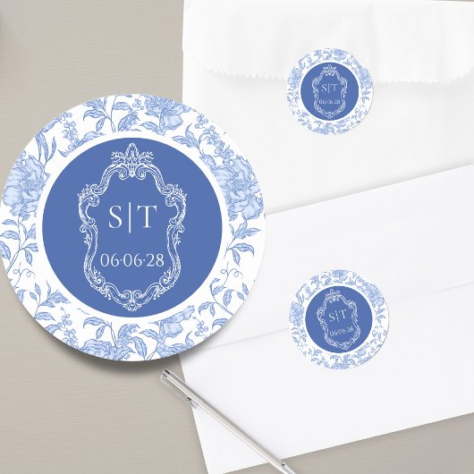 Delft Blauwe Bloemige Trouw Crest Monogram Ronde Sticker