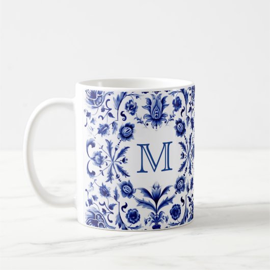 Delfts blauw design monogram koffiemok (Links)