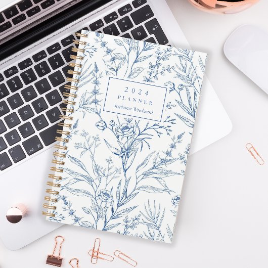Delicaat blauw wit bloemmotief Monogram 2024 Planner