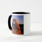 Delicate Arch bij zonsondergang met besneeuwde La Mok (Voorkant links)